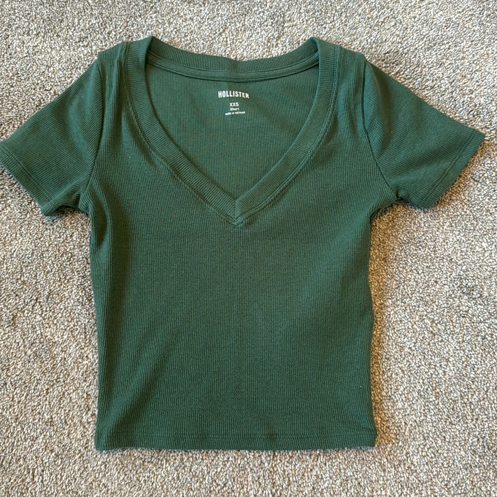 Soft, very stretchy, cute cropped tee.